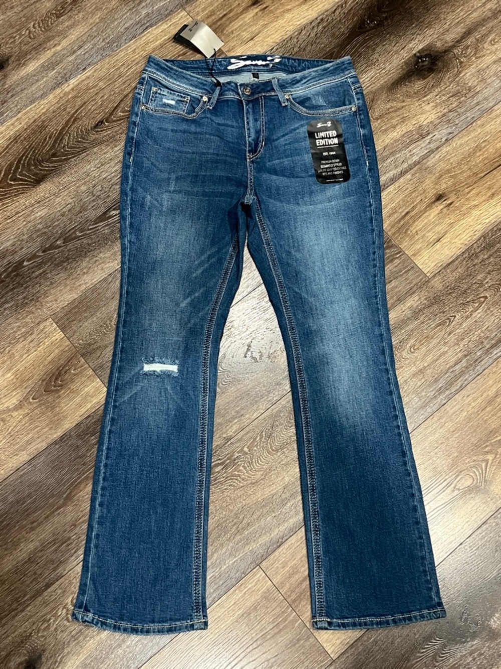 NWT Seven7 Limited Edition Premium Denim Distressed Jeans W/ Embroidered Pockets - Picture 2 of 9